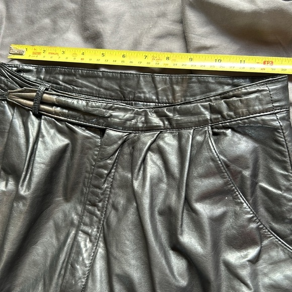 Leather 80s Pants Women's Size 8 Black Pleated Two Pockets Zipper Velcro Lined - Picture 12 of 13